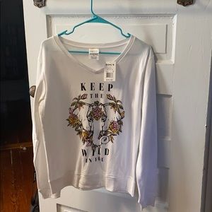 White medium crew neck sweatshirt